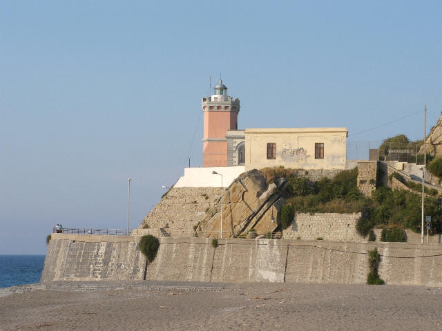 Il Faro di Capo d'Orlando sul Lungomare Andrea Doria width=