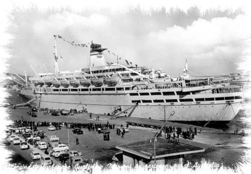 Nave Guglielmo Marconi in partenza da Messina per l'Australia