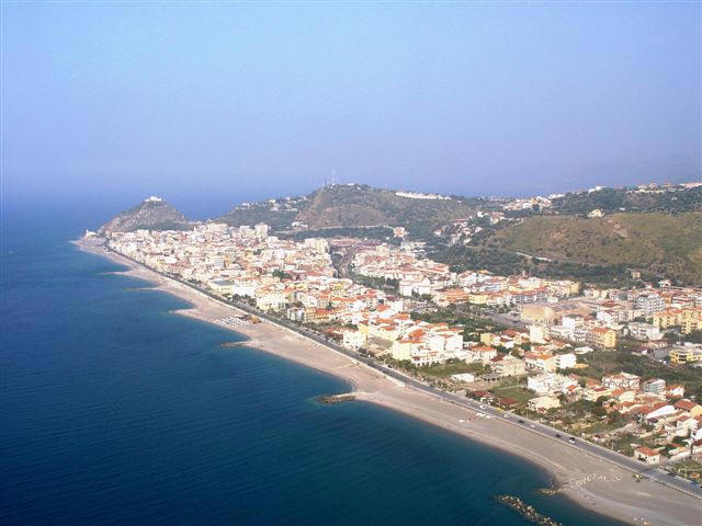 Capo d'Orlando Spettacolare panorama aereo della citta' width=